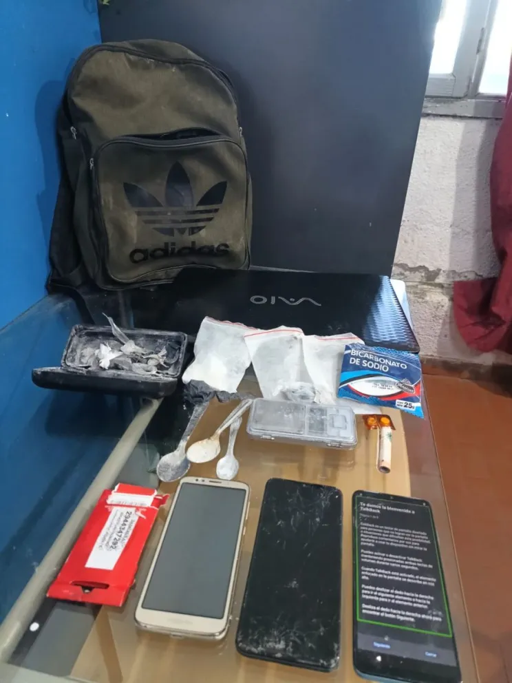 Los objetos secuestrados tras el operativo. Foto: Policía de Río Negro.