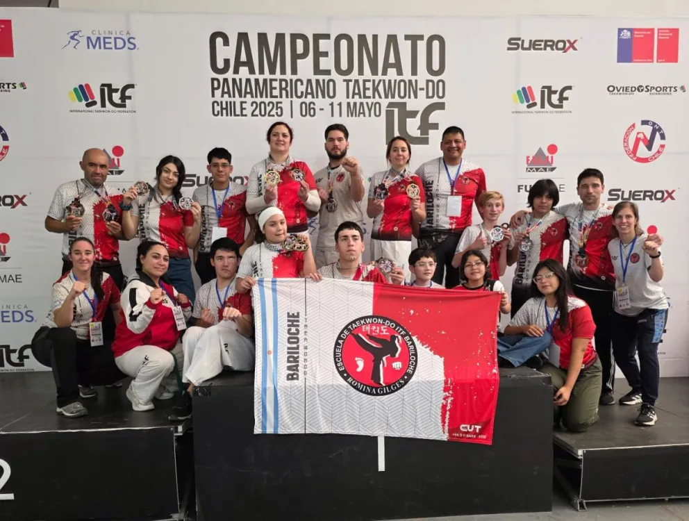 La delegación completa posó con las medallas obtenidas. Foto gentileza