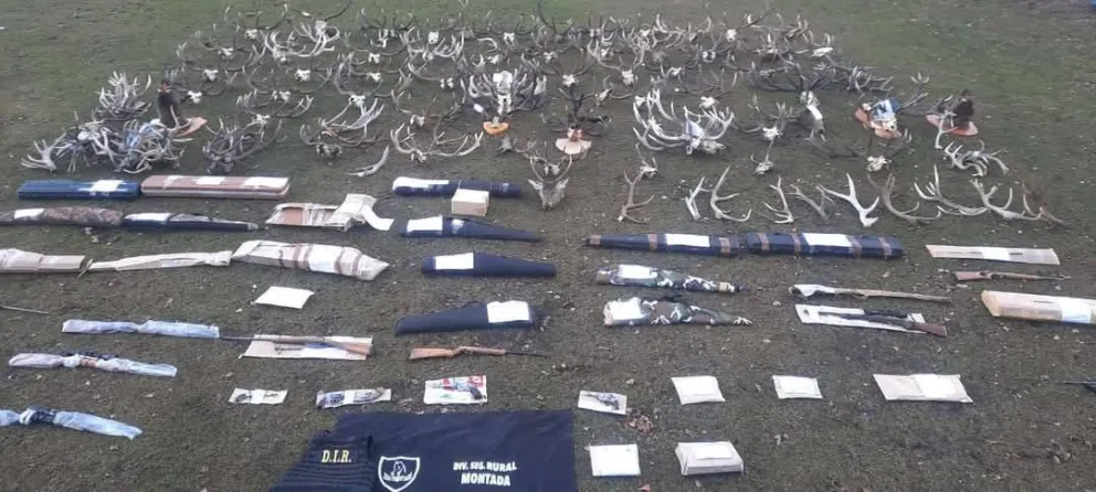 Más de 50 armas secuestradas y toneladas de carne de caza ilegal. Fotos gentileza