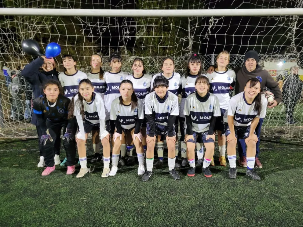 El equipo dirigido por Lorena García se coronó en sub 15. Foto: ANB