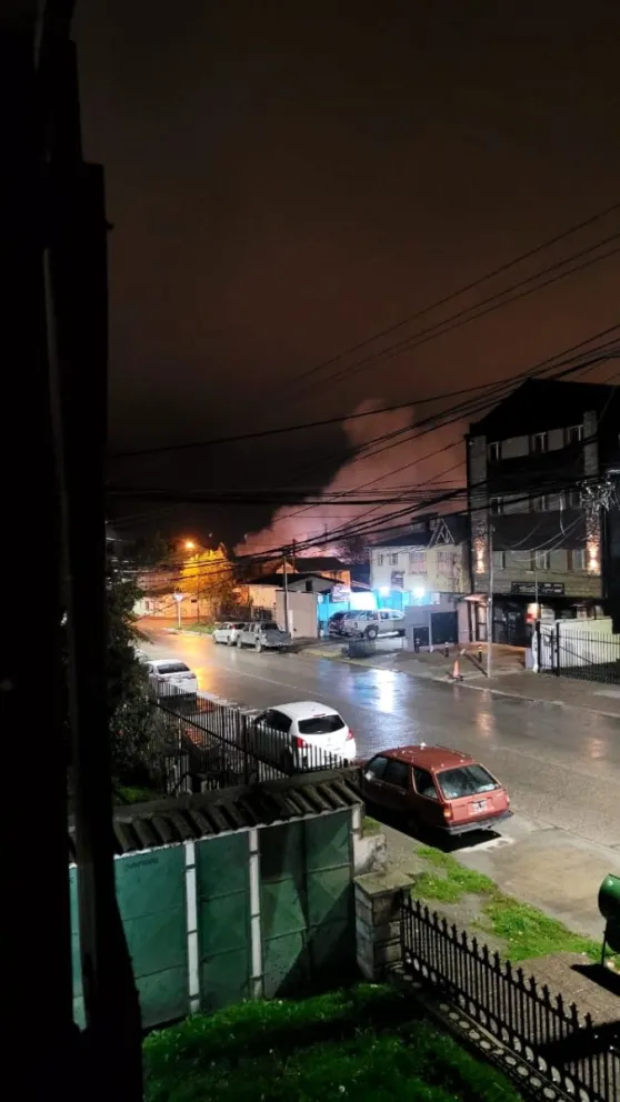El fuego despertó a los vecinos este lunes pasadas las 3,30 horas. Foto: gentileza.