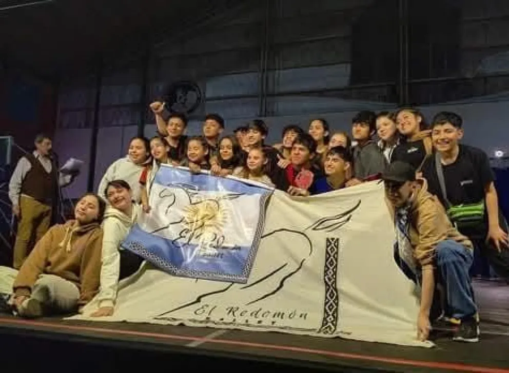 El ballet celebra sus siete años con una gran peña. Foto: gentileza.