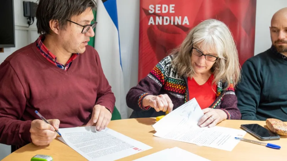 La firma del convenio se desarrolló con la presencia de ambas partes. Foto gentileza