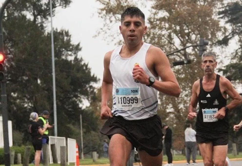 Julián Collantes corriendo en Palermo. La tarea fue exigente, peleando desde atrás. Foto: gentileza.