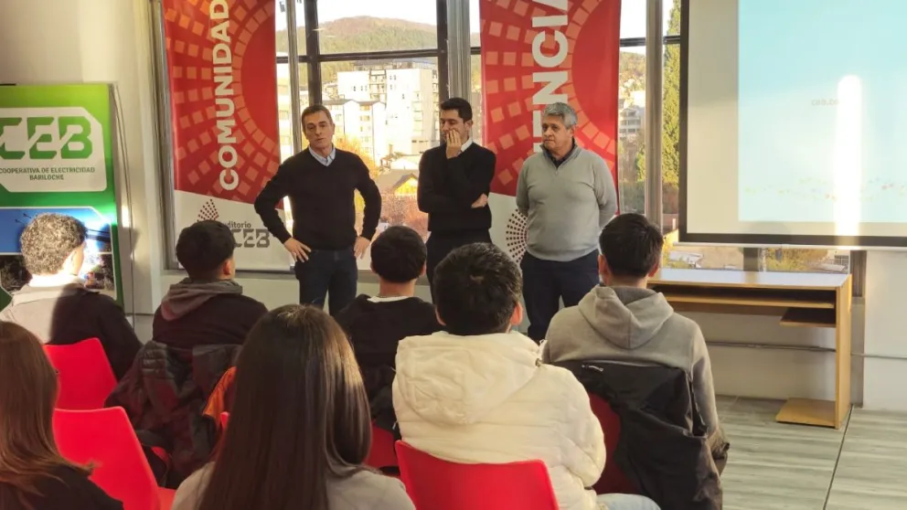 El convenio de pasantías se enmarca en articulación con el Centro de Educación Técnica N°2 y el Colegio Tecnológico del Sur. Foto: Prensa CEB.