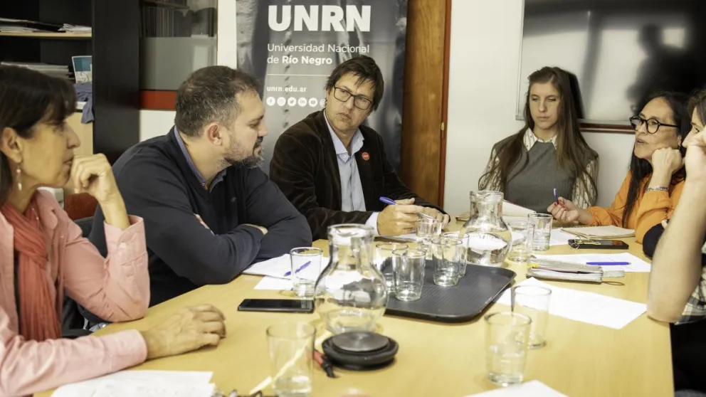 Productiva reunión para continuar elaborando proyectos universitarios a través de la cultura. Foto gentileza