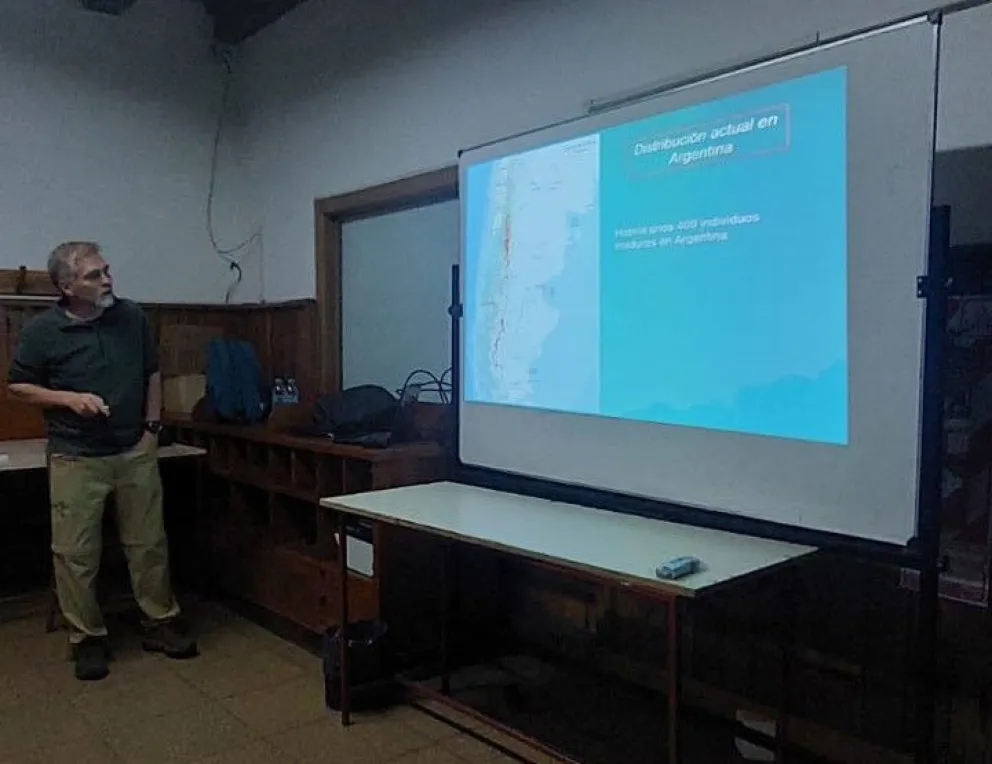 El licenciado Hernán Pastore estuvo a cargo de la capacitación “Conociendo al huemul, Monumento Natural de Argentina”. Foto gentileza