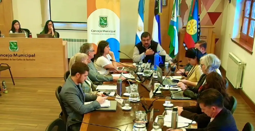 La comisión extraordinaria se convocó a pesar de la ausencia notificada de una de las concejales que definía los dos tercios para dejar sin efecto el veto.