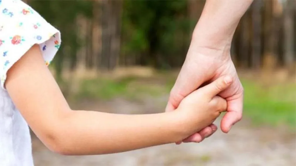 Convocan a familias de todo el país para adoptar a una niña de 11 años. Foto ilustrativa