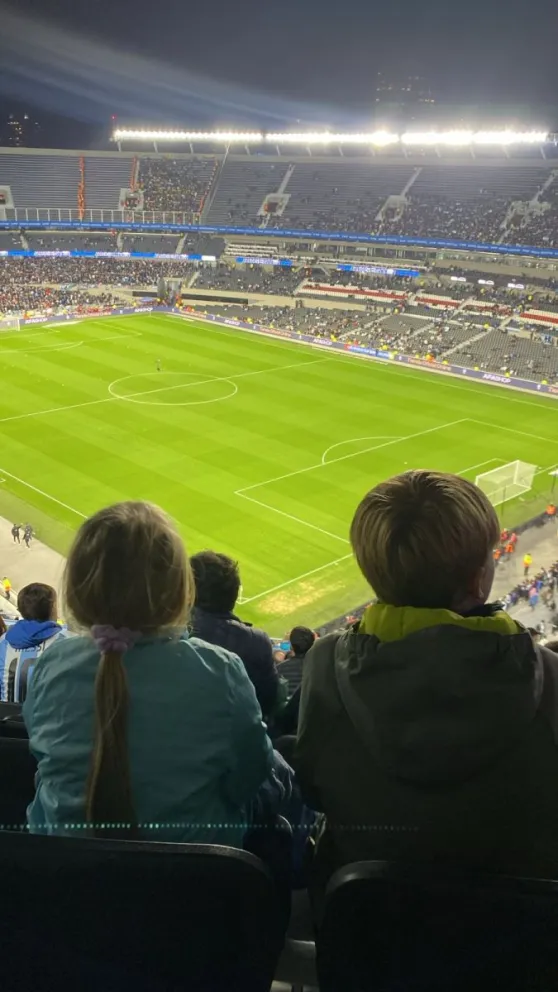 Mucho más que fútbol: el sueño de miles de barilochenses cumplido. Fotos gentileza