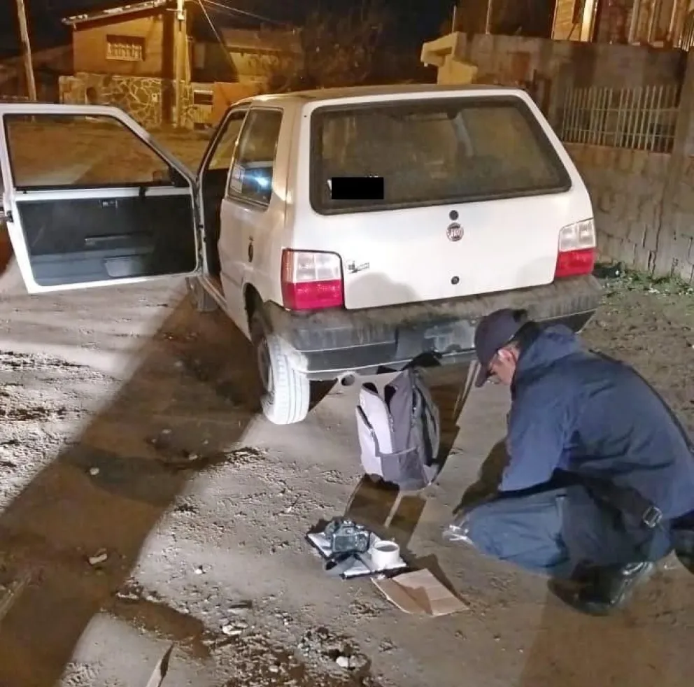 El hecho ocurrió durante la madrugada de este sábado en Sobral y Ruiz Moreno. Fotos: Prensa Policía de Río Negro.