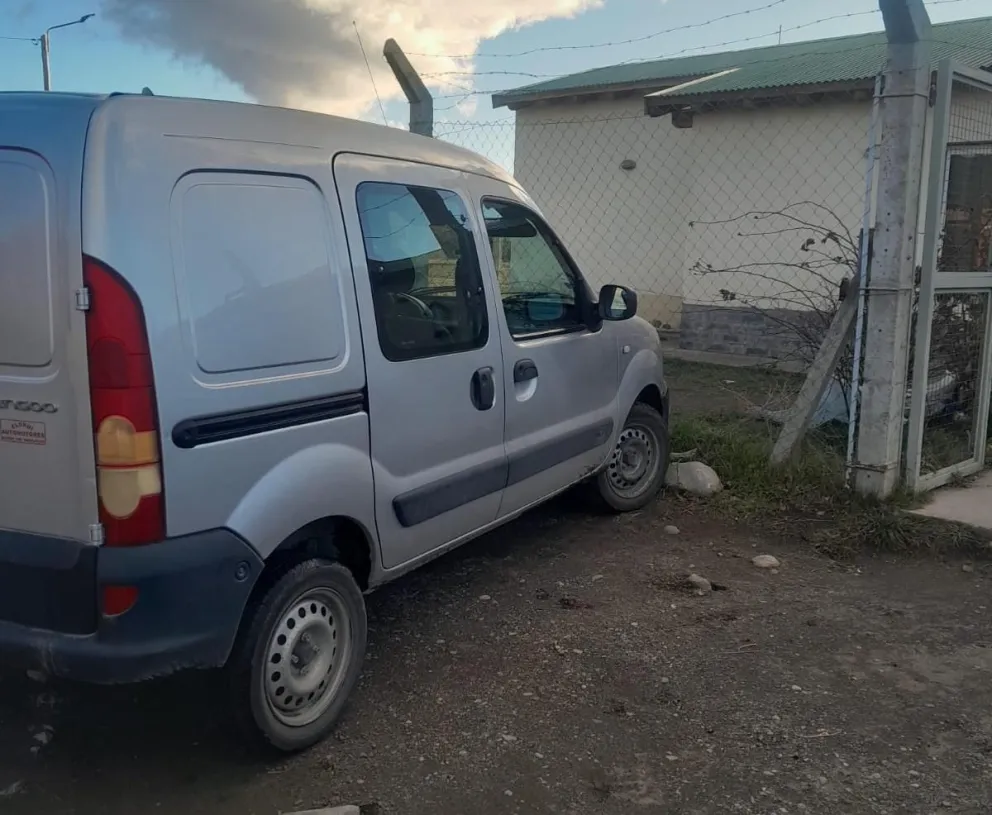 El rodado tenía un pedido de secuestro desde Chubut. Foto: Policía de Río Negro.