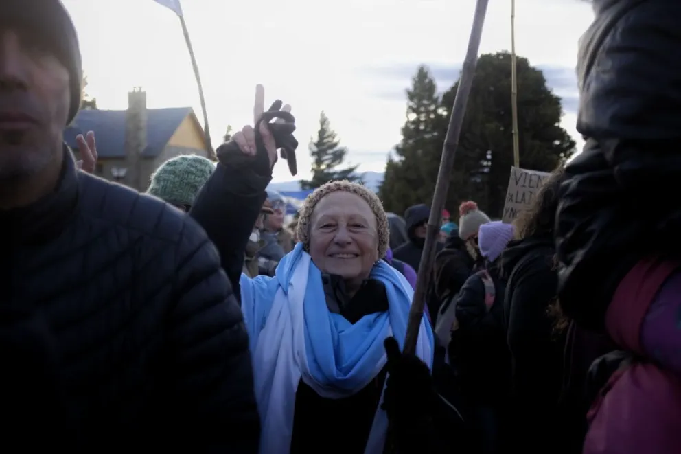 Bariloche se sumó a los reclamos que se hicieron en todo el país a favor de Cristina. Fotos: Marcelo Martínez