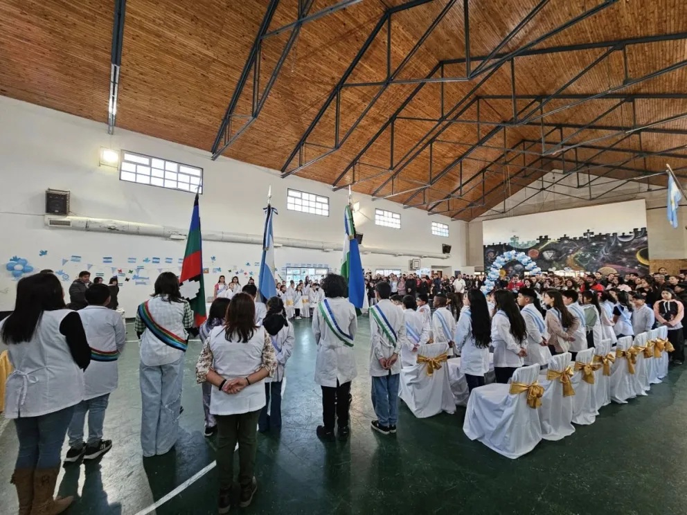 El acto, cargado de emoción, se vivió en ambos turnos del establecimiento. Fotos gentileza