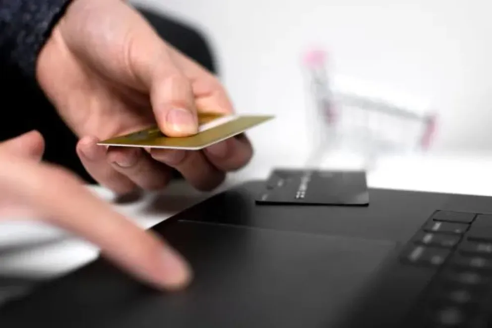 A pesar de las advertencias la mujer continuó con la transferencia. Foto ilustrativa