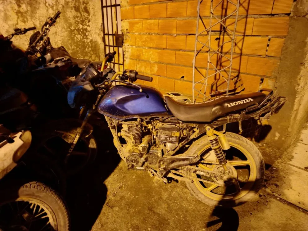 La moto fue secuestrada luego de corroborar la situación legal. Foto: Policía de Río Negro.