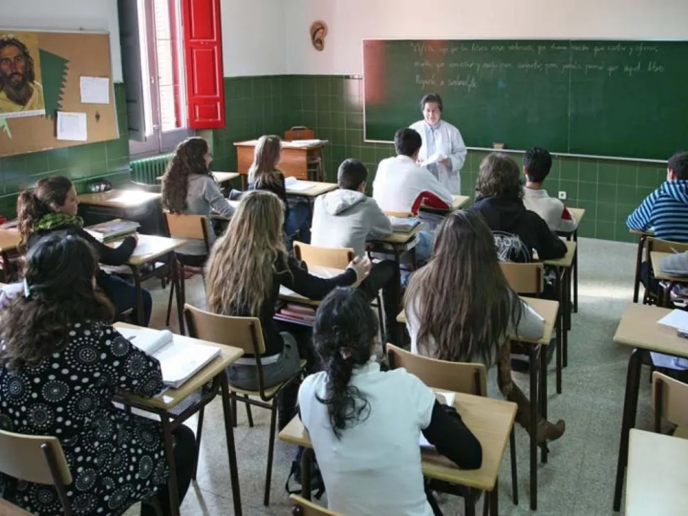 En el caso de quedar vacantes disponibles, el programa tendrá en cuenta a quienes hayan terminado sus estudios en Escuelas Técnicas.