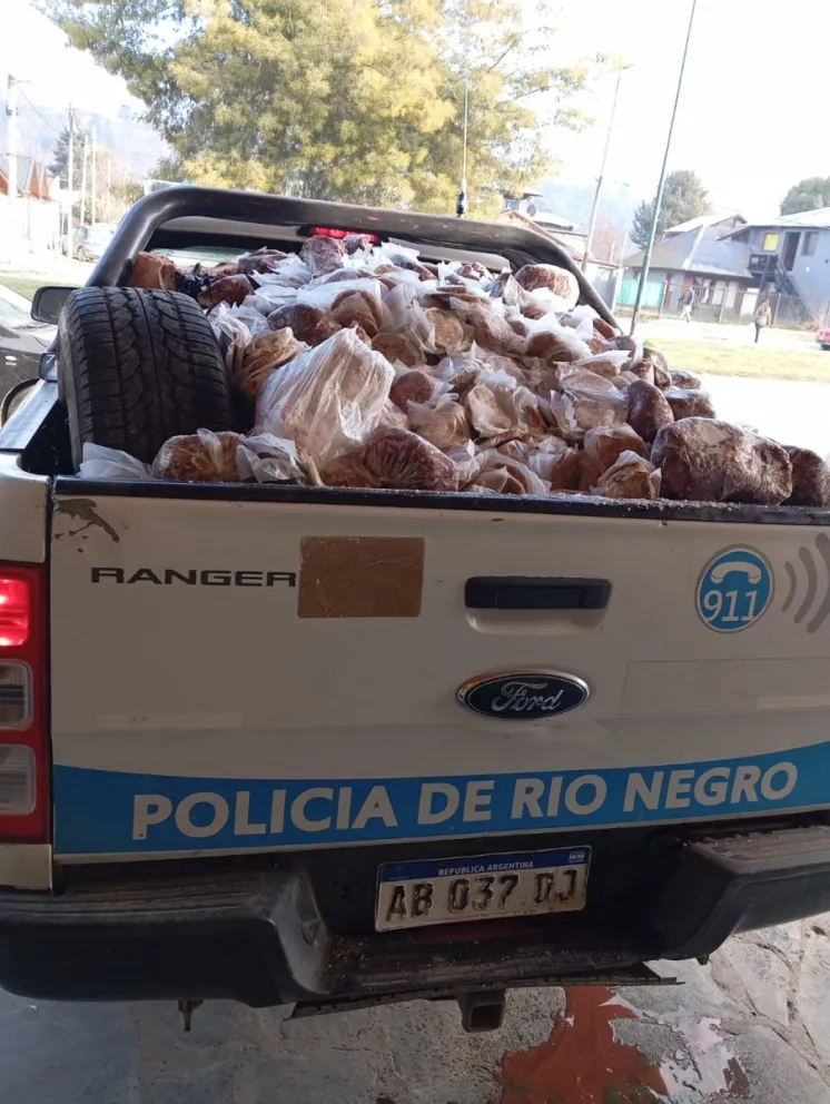 La mercadería se encontraba a la venta en comercios de El Bolsón. Foto: Policía de Río Negro.