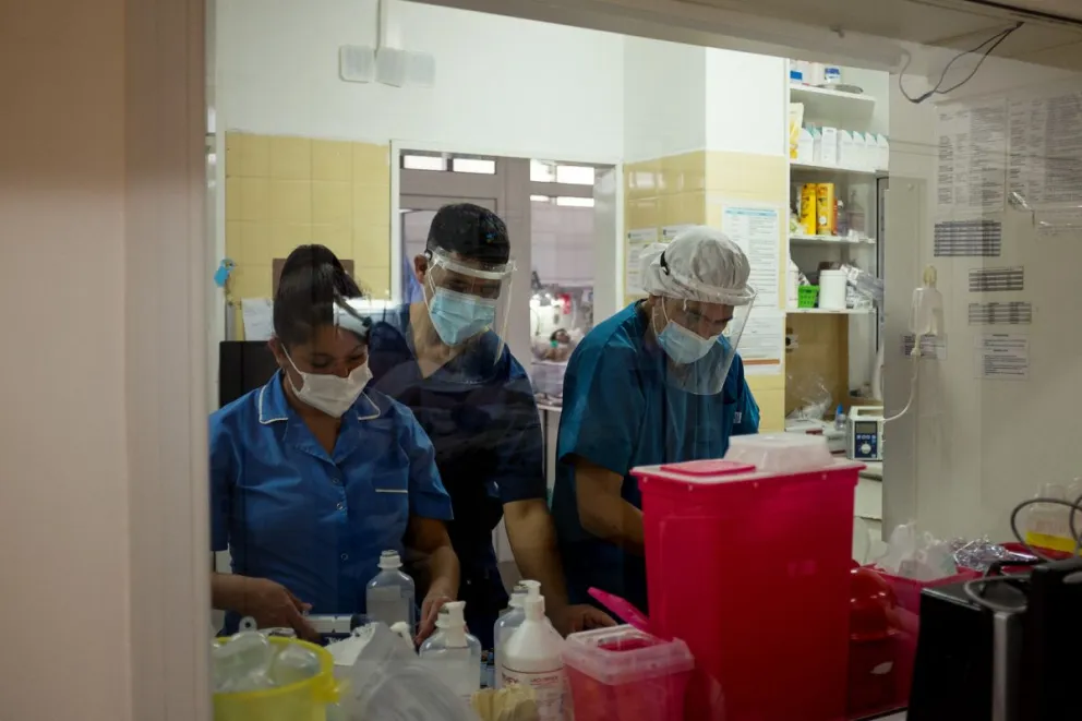Los trabajadores de salud en alerta ante la nueva resolución. Foto ilustrativa: Marcelo Martinez