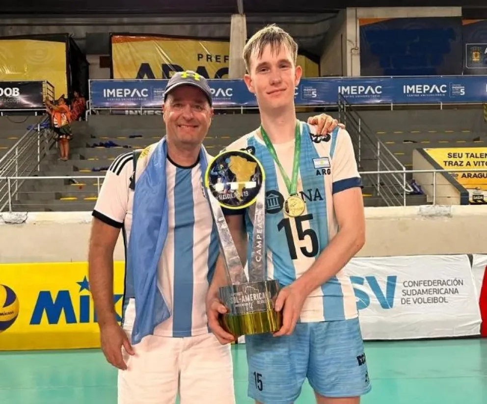 Juan Cruz, en familia y con el título sudamericano. Ahora va al Mundial. Foto: gentileza.