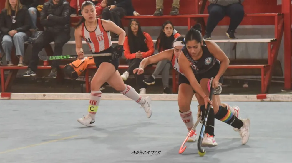 En la imagen, momentos de la consagración de San Esteban tras vencer a Estudiantes. Foto gentileza: José Luis Reybaud. 