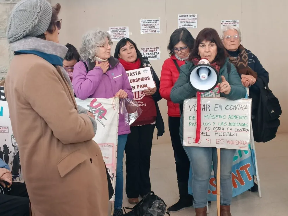 La lucha de los sectores vulnerables continúa de pie. Foto gentileza UnTER Bariloche