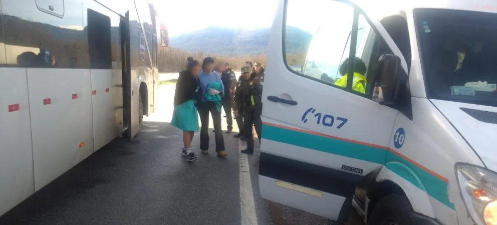 El parto se dió cuando el colectivo ingresó en territorio Argentino. Fotos gentileza