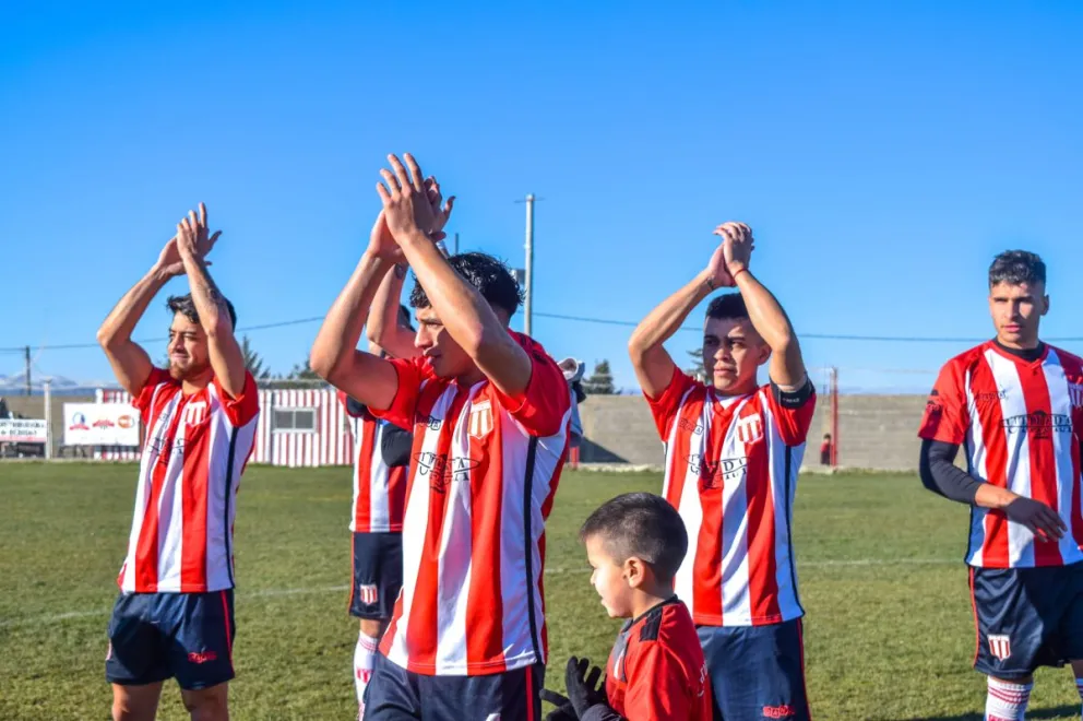 Estudiantes Unidos continua firma en la defensa del titulo. Foto gentileza: Anita Abrego