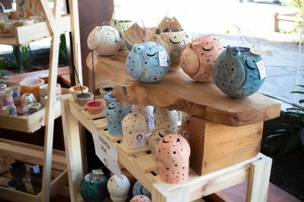 Se expondrán para la venta piezas utilitarias y decorativas. 