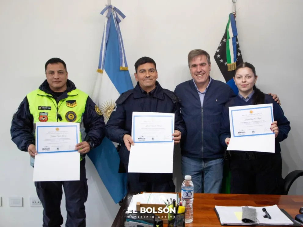 El reconocimiento se realizó en el despacho del Intendente de El Bolsón. Foto gentileza