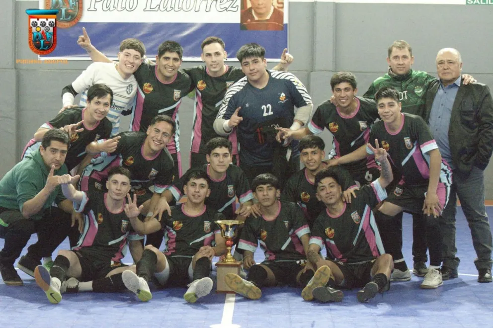 Los chicos de Adeful se quedaron con el cuadrangular masculino. Fotos: facebook Adeful.