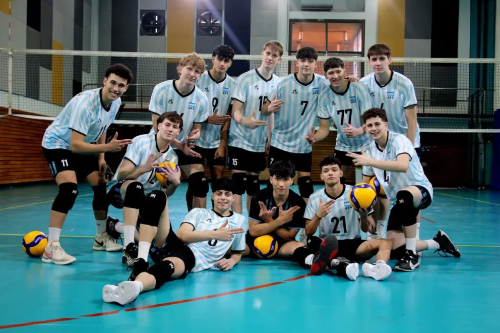 En la foto, Juan Cruz con la 15, antes del viaje a Uzbekistán. Llegó el debut. Foto: FEVA.