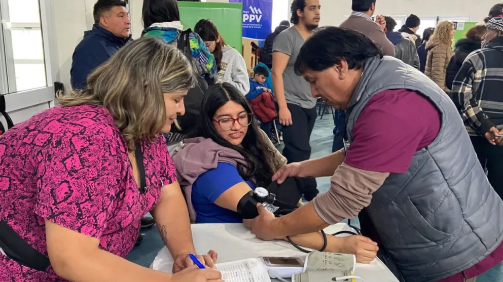 En la primera jornada se acercaron más de 1500 vecinos al CET 2 del barrio el Frutillar. Esperan superar el numero. Foto gentileza