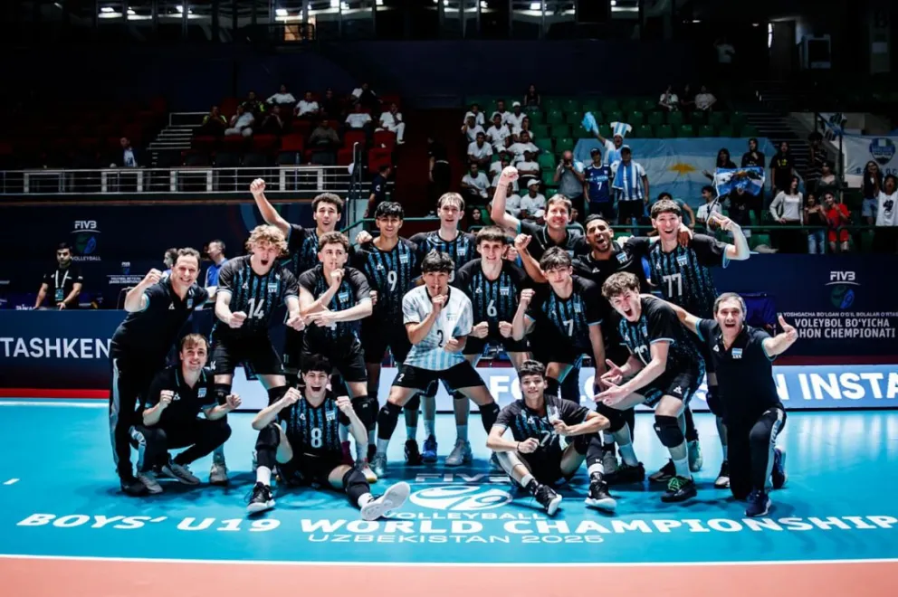 Los chicos argentinos cerraron de manera brillante la fase regular. Se vienen los octavos. Fotos: FIVB.