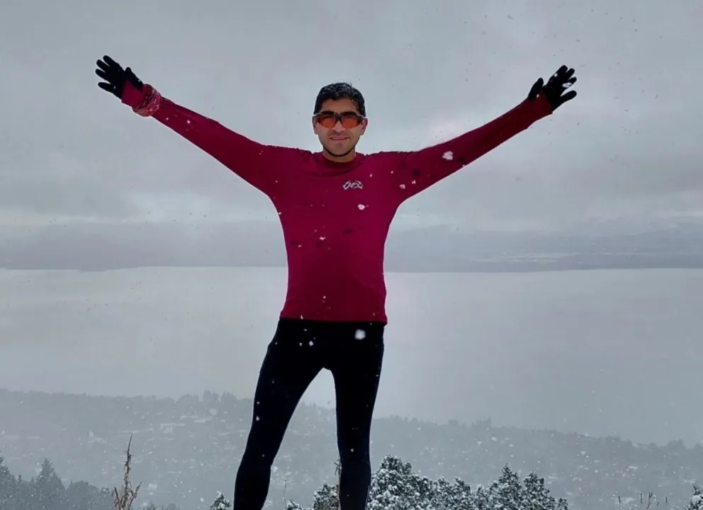 Javier, en casa, en Bariloche y entrenando pese al clima adverso. Foto: gentileza.