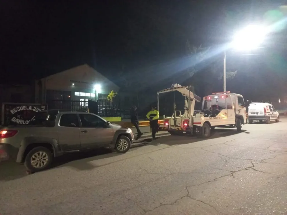 Los controles se realizaron con apoyo del personal policial. Foto: Municipalidad de Bariloche.