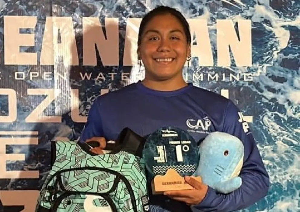 Mayte con sus premios luego del brillante triunfo en Cozumel. Foto: gentileza.
