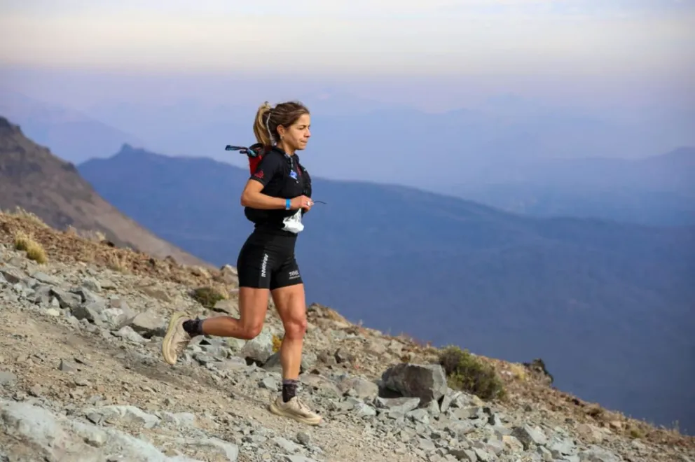 Emilia y la montaña, una historia de amor que arrancó en 2021. Ahora se viene el Mundial. Fotos: gentileza.
