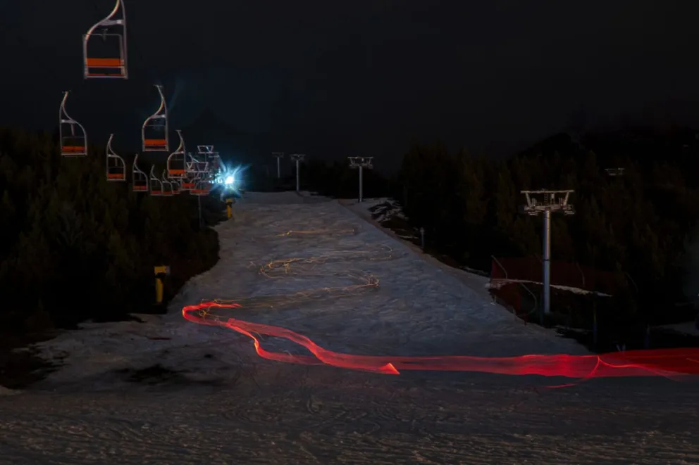 La Bajada de Luces se realizó este miércoles por la tarde en el cerro Catedral. Fotos: Marcelo Martínez.