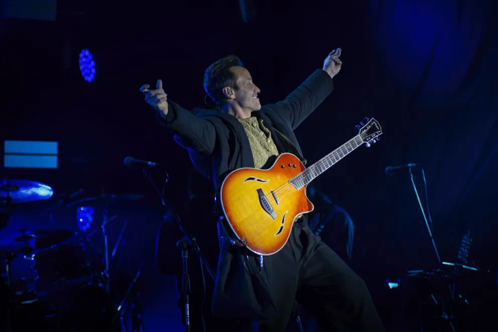 El frío no fue obstáculo para disfrutar del show de Luciano Pereyra en Bariloche. Fotos: Marcelo Martínez.