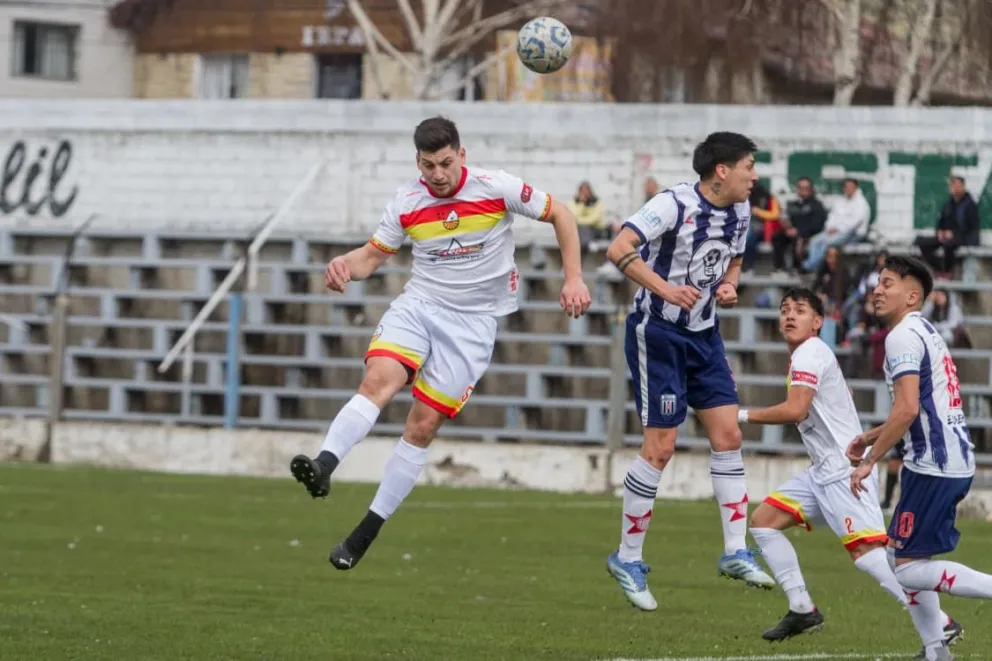 El "Cruzado" no perdió la punta, pero si el invicto en el torneo. Foto: Markitoz Ojeda.
