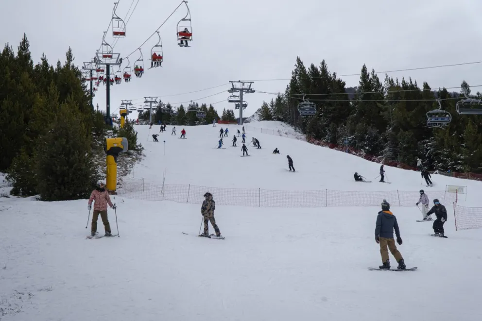 La inversión realizada permitió mantener el cerro operativo a pesar del contexto meteorológico. Foto: ilustrativa Marcelo Martínez.