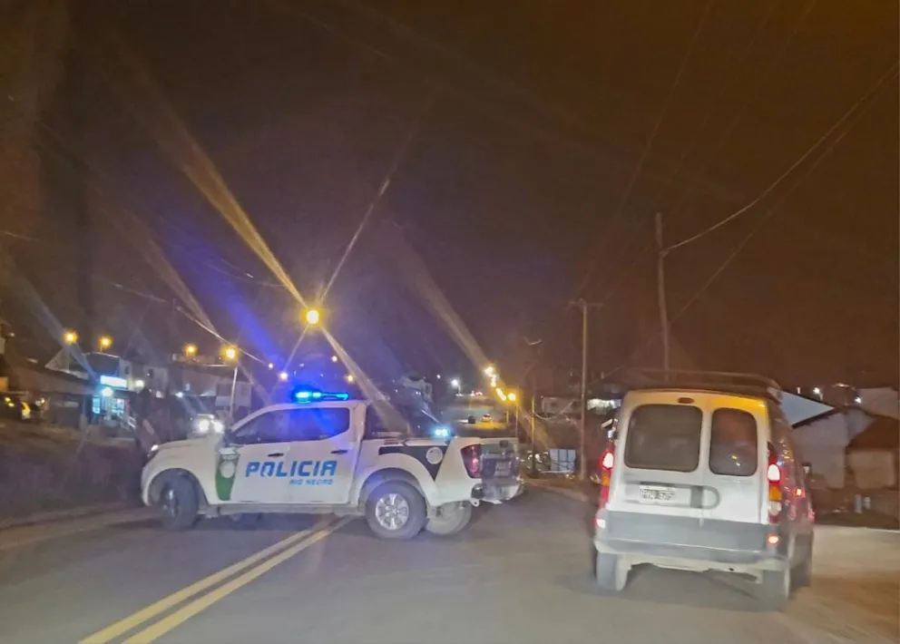 El tránsito se mantuvo interrumpido por más de una en el lugar del accidente. Foto ANB