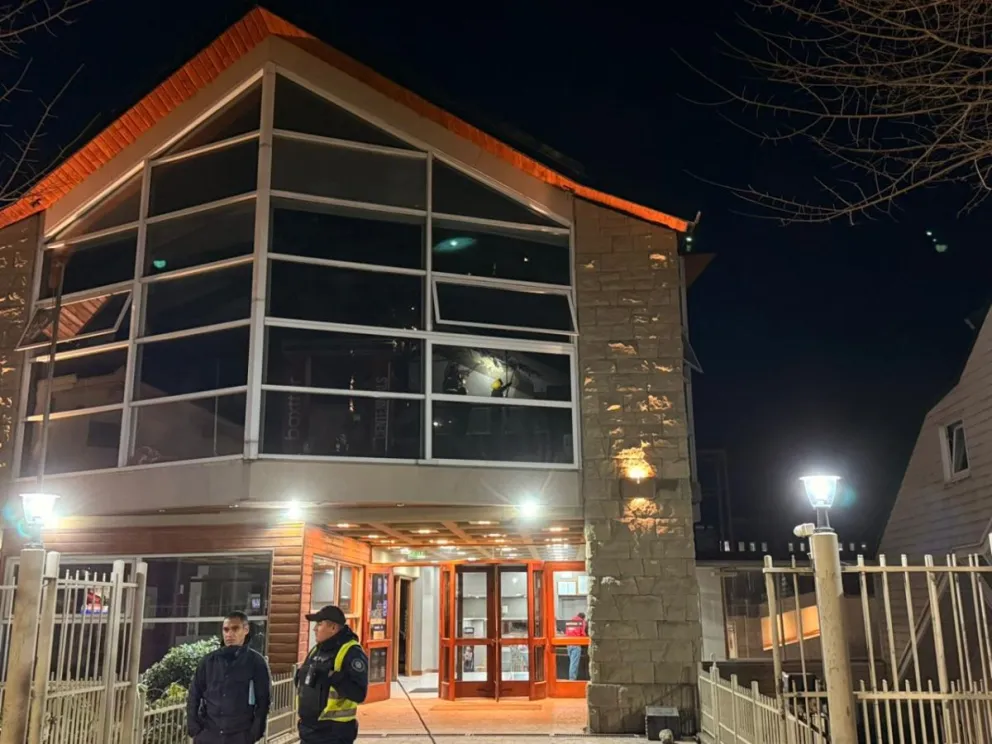 El principio de incendio se desató en el sector del salón de eventos del hotel. Foto: gentileza Bomberos Voluntarios.