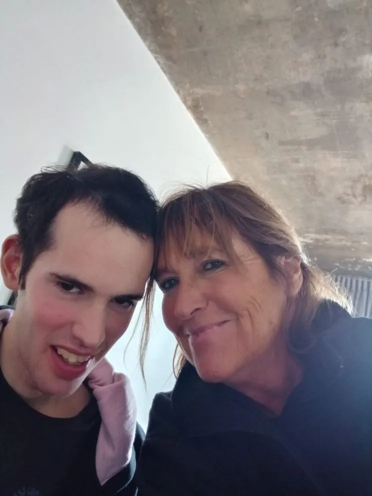 Carina viaja todos los meses a Buenos Aires para ver a su hijo. Foto: gentileza.