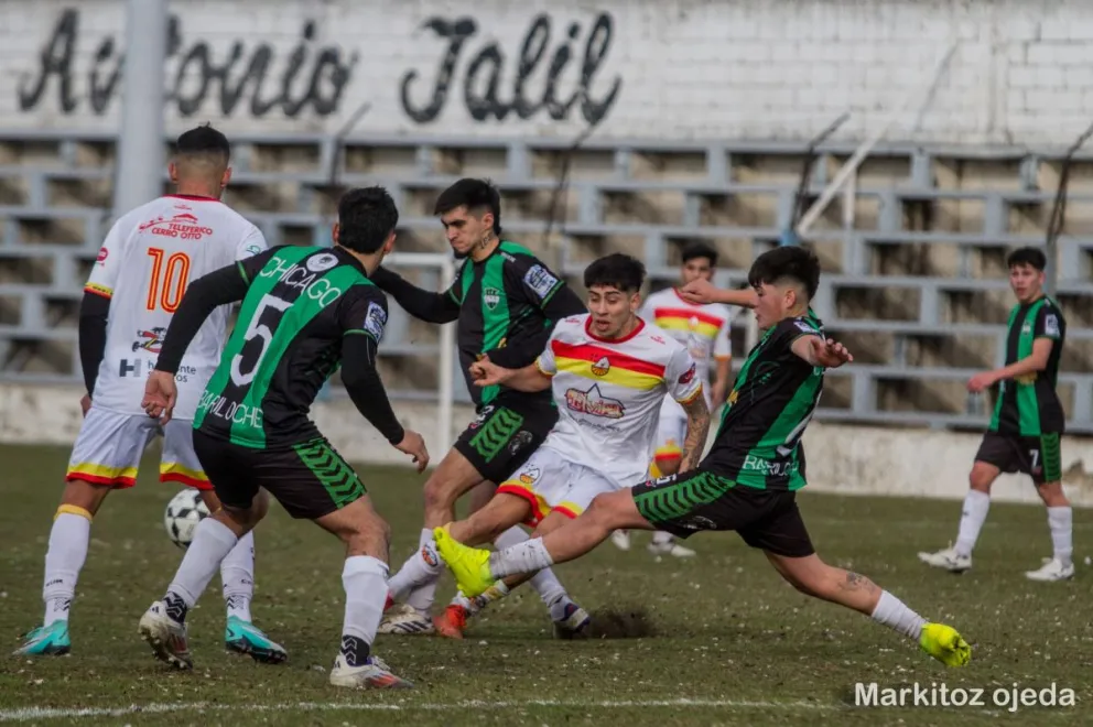 El duelo barilochense fue empate y Cruz del Sur sigue como líder. Foto: Markitoz Ojeda - archivo facebook Cruz del Sur.