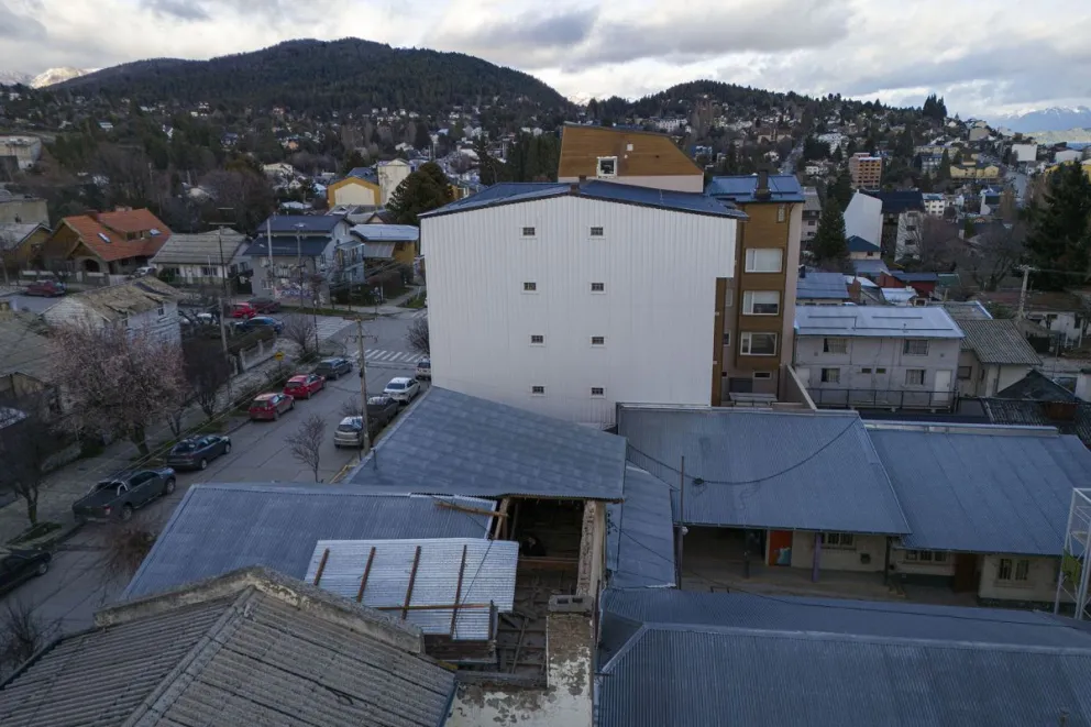El área afectada estaba siendo reacondicionada por la comunidad para armar un nuevo taller. Foto: Marcelo Martínez
