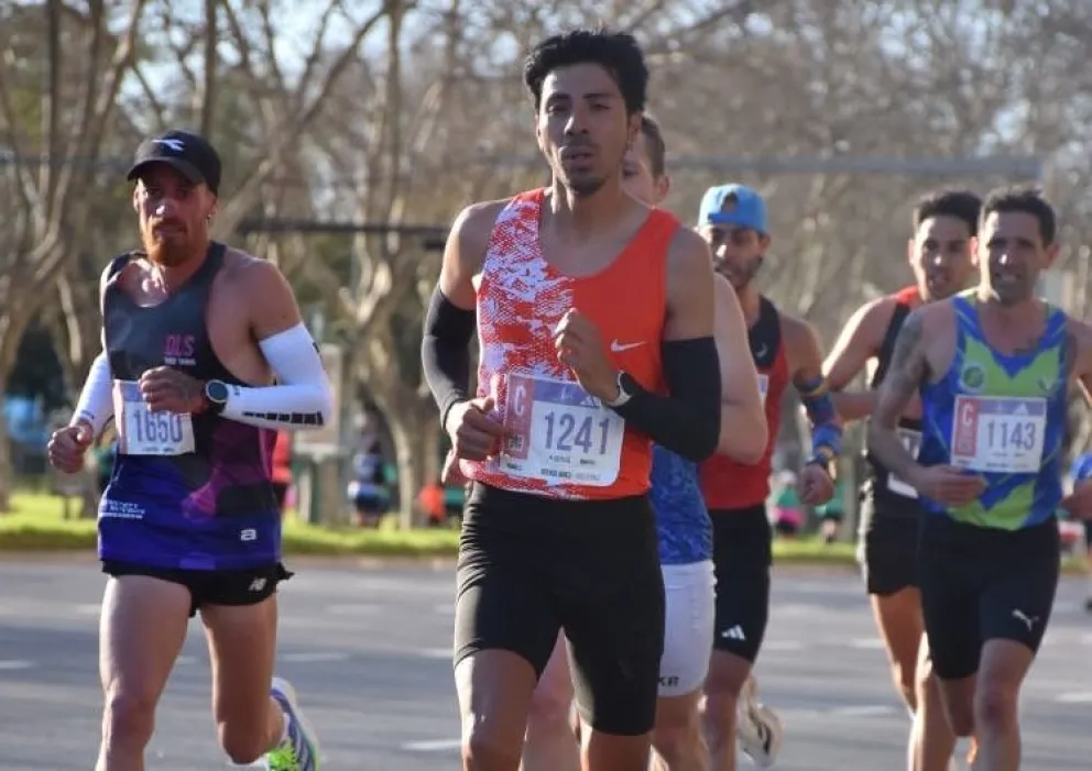 Calfin sumó una gran actuación y marcó su mejor marca y la de un barilochense en 21 kilómetros. Fotos: gentileza.