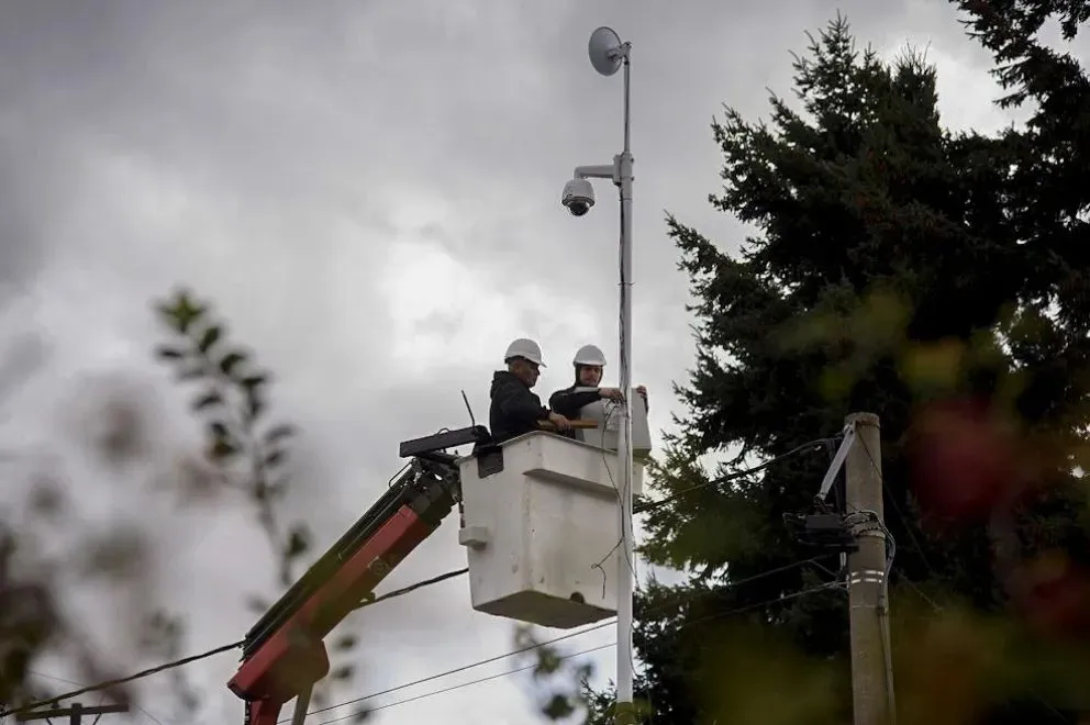 En septiembre comienza la colocación e instalación del nuevo equipo de monitoreo. 