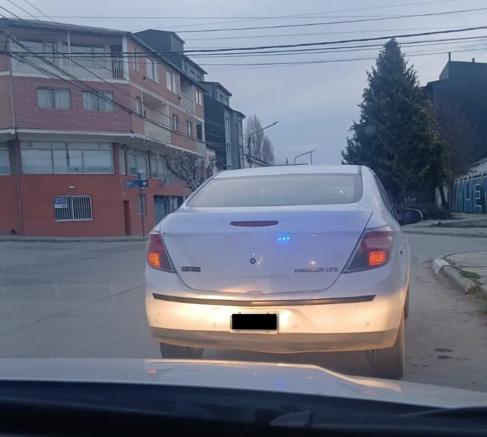 Los jóvenes fueron detenidos y trasladados a una dependencia policial. Fotos: Policía de Río Negro.